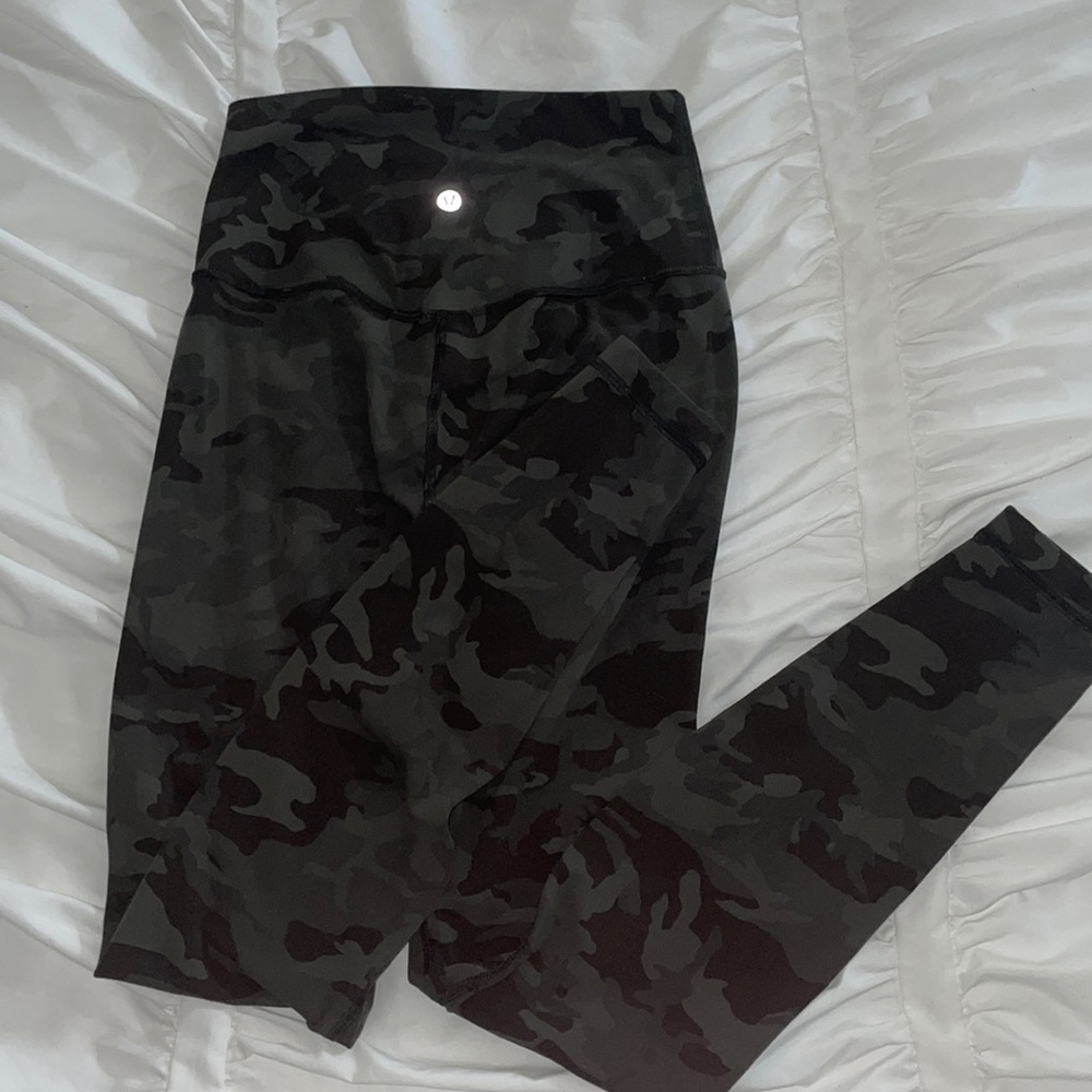 Lululemon Camo Align Super-High-Rise Leggings Size 4